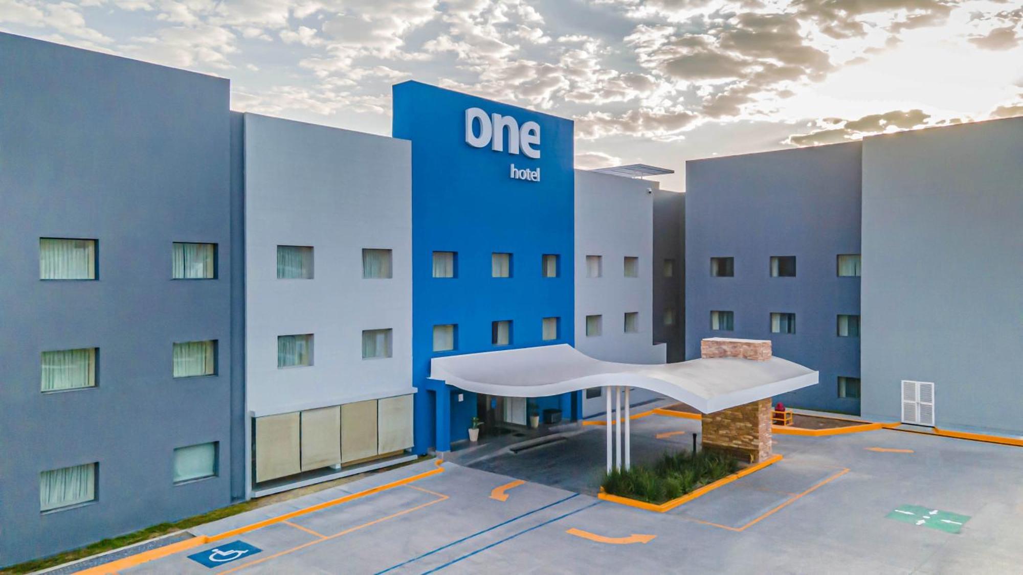 One Saltillo Aeropuerto Екстер'єр фото