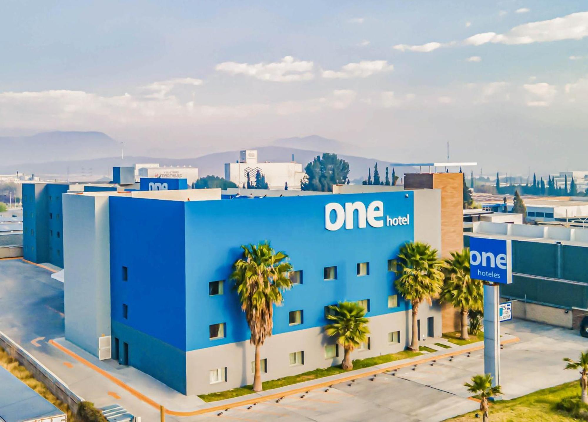 One Saltillo Aeropuerto Екстер'єр фото
